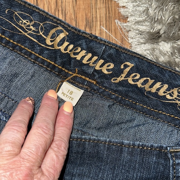 Size 18 Petite Avenue Blue Jeans Like New - Picture 3 of 5